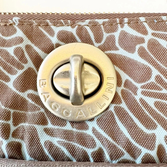 Baggalini Taupe‎ Travel Bag Crossbody Geo Print Pockets Organizing Turnlock RFID - Picture 5 of 12
